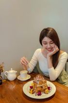 Book Mia from cheap Singapore escorts agency